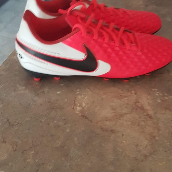 Nike soccer men shoes - Picture 2 of 4